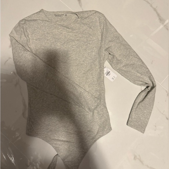 Abercrombie & Fitch Tops - Abercrombie & Fitch Gray Fitted Long Sleeve Bodysuit